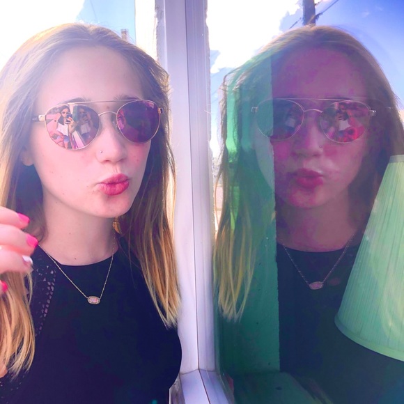 Meet your Posher, Jodie - Picture 1 of 1